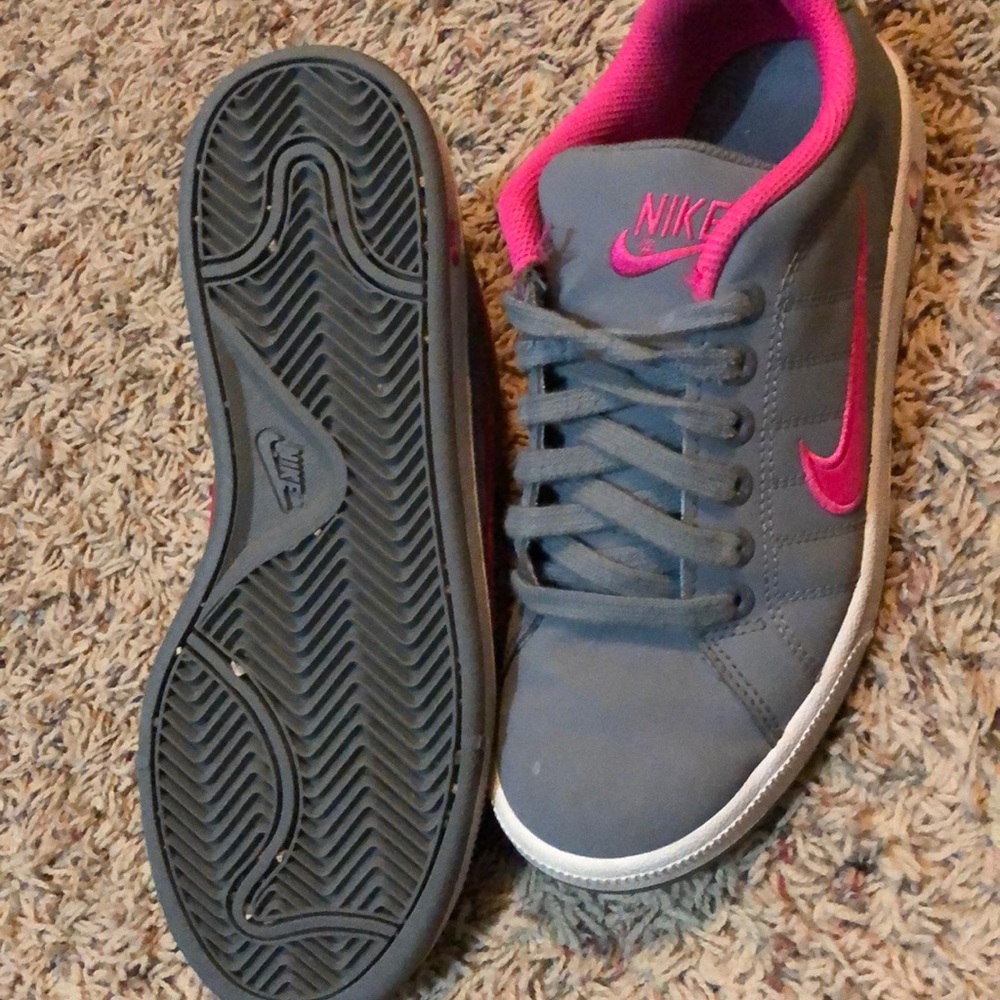Nike - Picture 5 of 5